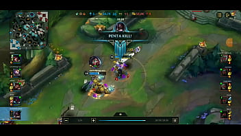 Homem aranha macetando vilões