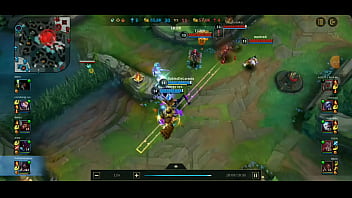 Homem aranha macetando vilões