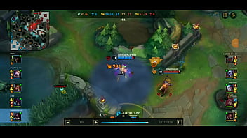 Homem aranha macetando vilões