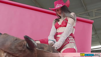 Friend tries to handle the big cock of her bf