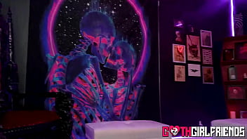 Seductive willow ryder cant fight her lustful desire