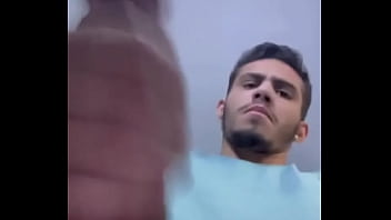 O tesão bateu durante a viagem da rt se você entraria na cabine do banheiro junto comigo