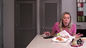 Inflacionada corporalmente por comida