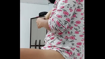 Milf with a beautiful ass dances showing it and showing her big nipples Milf with a beautiful ass dances showing it and showing her big nipples