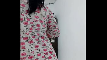 Milf with a beautiful ass dances showing it and showing her big nipples