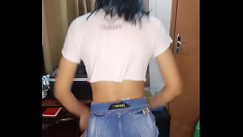 Dançando e rebolando