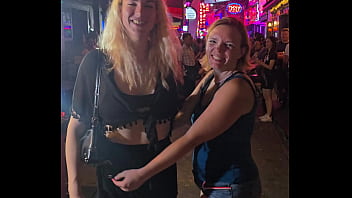 On A Passé Une Bonne Soirée à Bangkok Avec Tonio Et Lysia Notre Chérie thumbnail