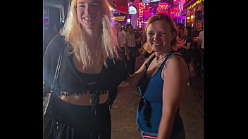 On a passé une bonne soirée à bangkok avec tonio et lysia notre chérie