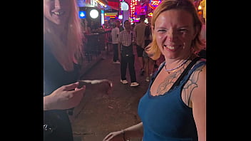 On a passé une bonne soirée à bangkok avec tonio et lysia notre chérie