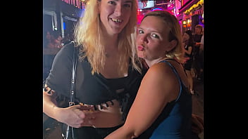 On a passé une bonne soirée à bangkok avec tonio et lysia notre chérie