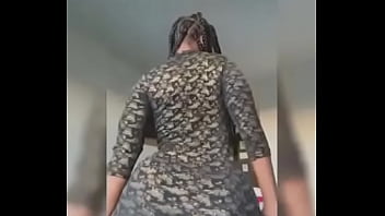 Beautiful babe shaking that bunda and looking pretty as hell