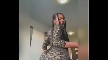 Beautiful babe shaking that bunda and looking pretty as hell