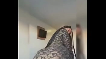 Beautiful babe shaking that bunda and looking pretty as hell