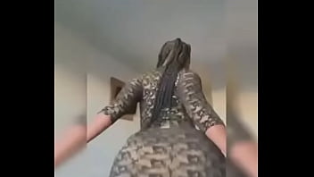 Beautiful babe shaking that bunda and looking pretty as hell