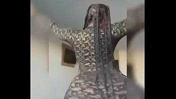 Beautiful babe shaking that bunda and looking pretty as hell