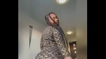 Beautiful Babe Shaking That Bunda And Looking Pretty As Hell thumbnail