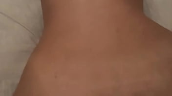 Bucetinha molhada levando pau