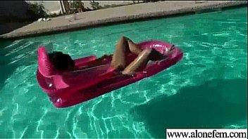 Hot solo girl play on cam with things to masturbate vid 24