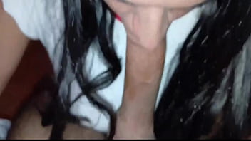 No pude tragarme todo el semen de esta polla