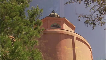 Big titted babe calls the bodybuilder to fuck her moist cock hungry pussy with his hard rod