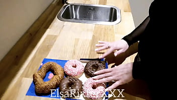 Elsarixterxxx i tease my boyfriend when i cook something for dinner