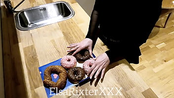 Elsarixterxxx i tease my boyfriend when i cook something for dinner
