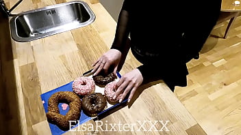 Elsarixterxxx i tease my boyfriend when i cook something for dinner