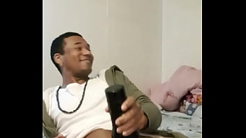 Jugando Con Su Juguete De Culito thumbnail