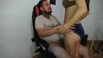 No podia creer que me estaba follando a la directora de la univercidad