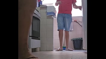 Depois do almoço vou receber o pedreiro pra ele ve o serviço e me da um orçamento coloquei essa roupa de putinha pra ter desconto