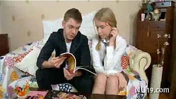 Estudante cansa de estudar e vai transar