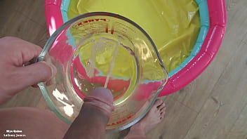 Pee fetish piss shower bath in own piss wet & messy blowjob