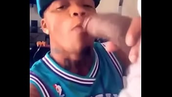 Dominicano Mamando Guevo En Casa De Su Amigo thumbnail