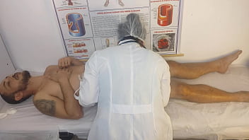 Paciente tem ereção inesperada na frente da enfermeira