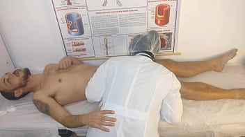 Paciente tem ereção inesperada na frente da enfermeira