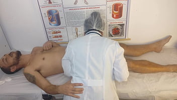 Paciente tem ereção inesperada na frente da enfermeira