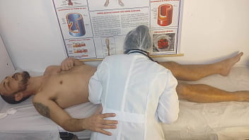 Paciente tem ereção inesperada na frente da enfermeira