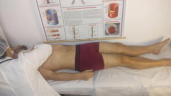 Paciente tem ereção inesperada na frente da enfermeira