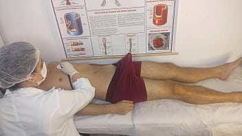 Paciente tem ereção inesperada na frente da enfermeira