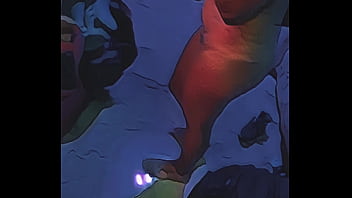 Buscando que poner de fondo en la tele antes de cachar rico