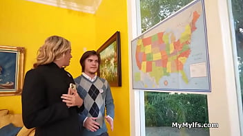 Cougar campaign manager needs cock during campaign