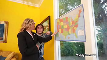 Cougar campaign manager needs cock during campaign