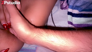 Metiéndole los dedos ala puta de mi hermanastra dadri es bien zorrita ven a verla