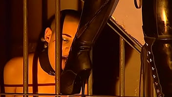 Two dominant females claudia and cristina control the action