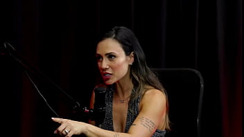 Gosta de viver o presente contou o que a deixa excitada gosta de homem divertido e o teste que a assustou taluane boom watch sheer red