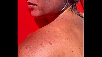 Holà les amis qui est ce qui a envie de me mettre l’huile sur mon dos