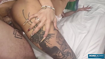 Roxy lips stretches her cunt and rides lil endi big dick