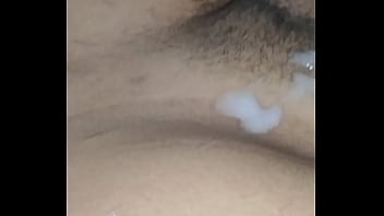 Novinho pirocudo gozando quentinho