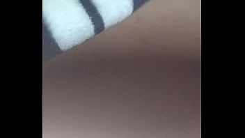 Novinho pirocudo gozando quentinho