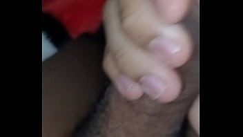 Novinho pirocudo gozando quentinho